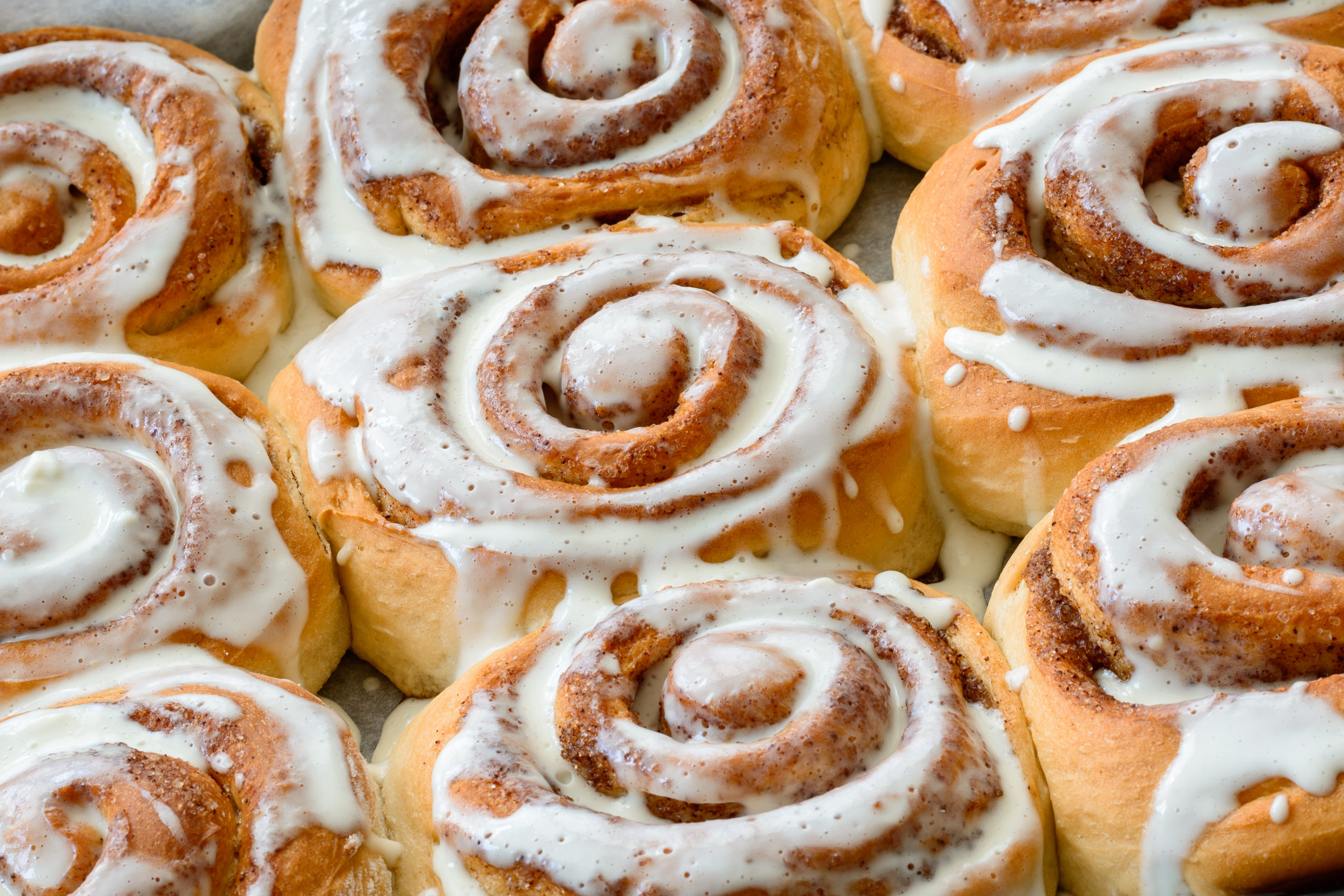 The Best Cinnamon Rolls With Vanilla Frosting – Grupo Canela